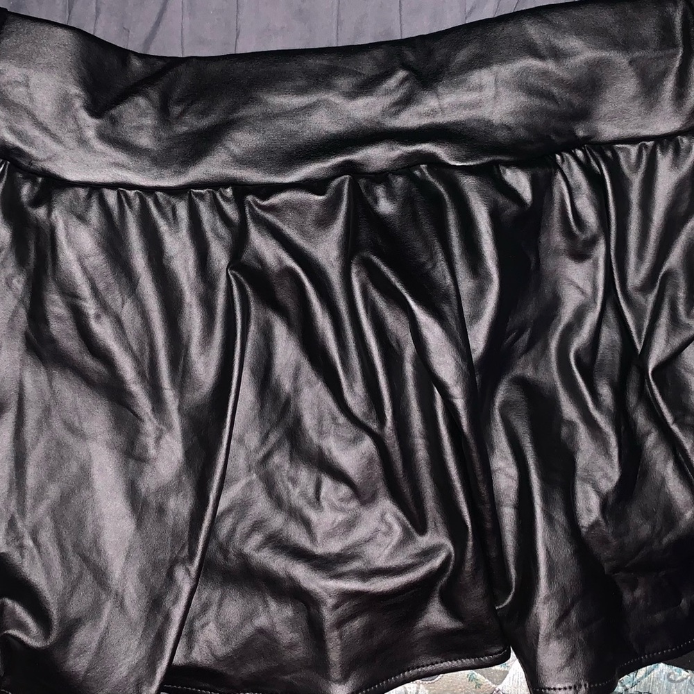 SHEIN Black Faux Leather Circle Skater Skirt